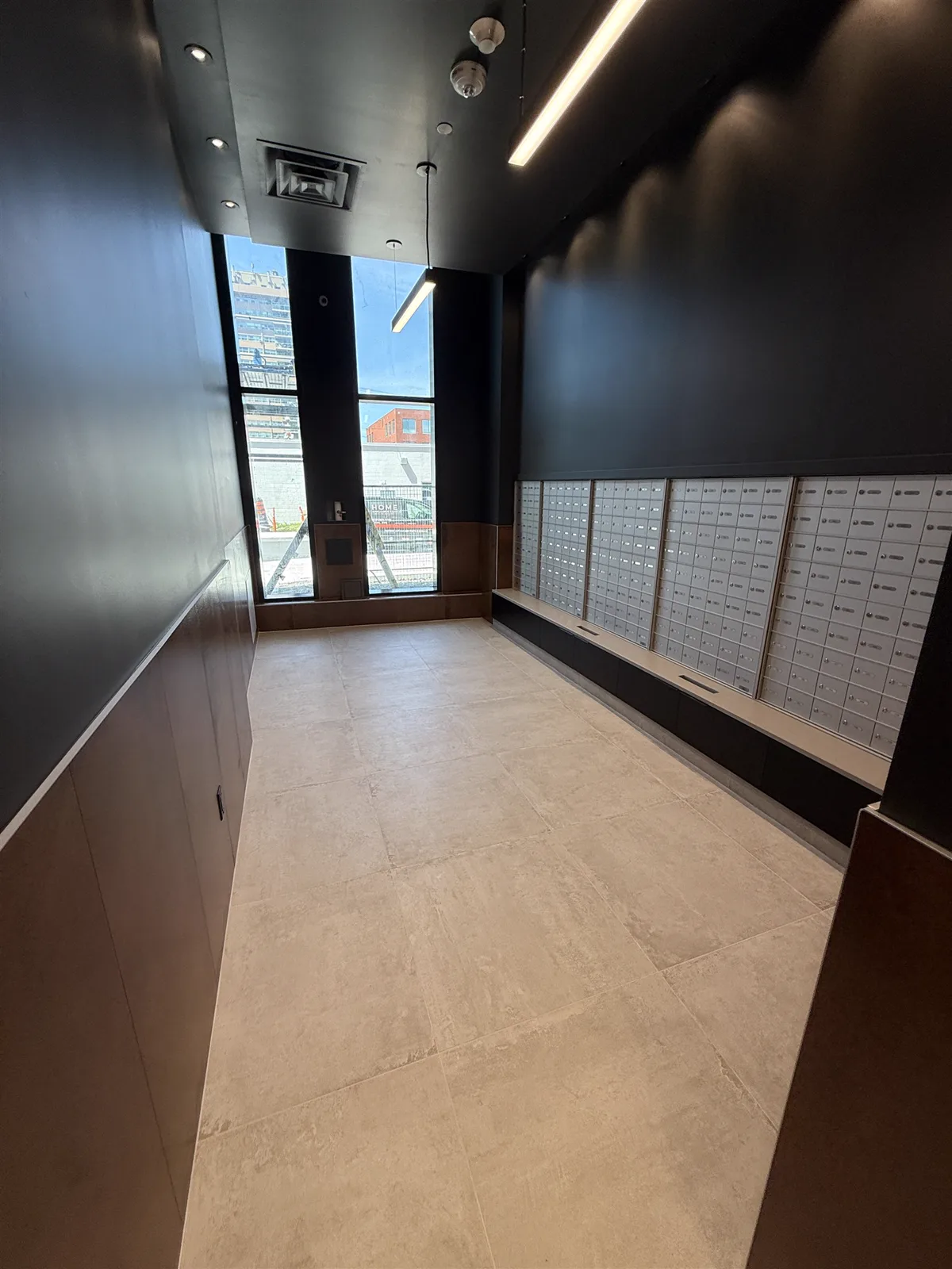 Mailroom with large-format porcelain floor